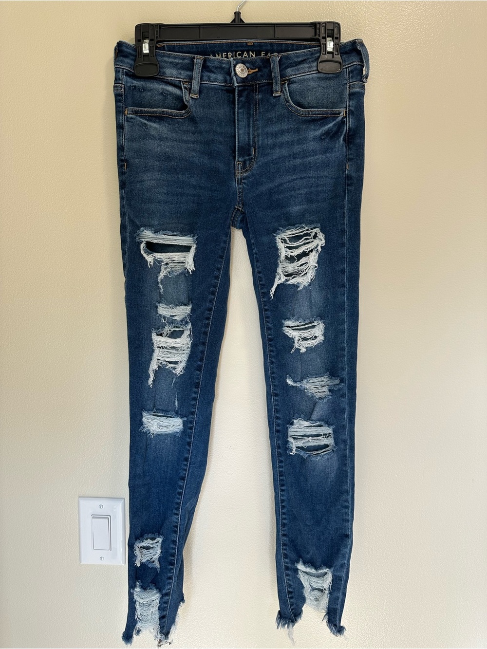 American Eagle Outfitters Women’s Distressed Dark Blue Jegging Crop